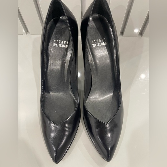 Stuart Weitzman Women’s Black Leather Eva 100 pointed toe pump in 38 like new - Picture 2 of 5